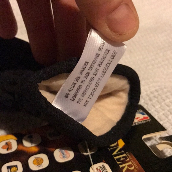 NWT Isotoner NBA Brooklyn Nets Thinsulate Mittens - Picture 7 of 8